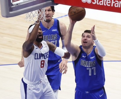  东契奇狂揽四十加三双，独行侠轻取开拓者