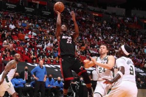  阿德巴约两双热火复仇雄鹿  