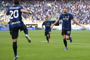  曼城新援即插即用，首秀传射击溃铁锤帮  