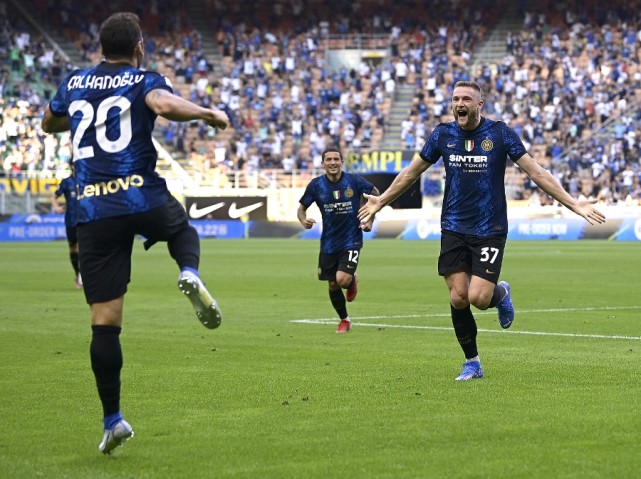  曼城新援即插即用，首秀传射击溃铁锤帮  