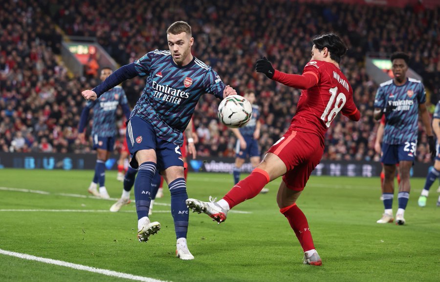  利物浦法比尼奥染红陷被动  