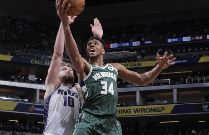  字母哥连续三场30+10创纪录  